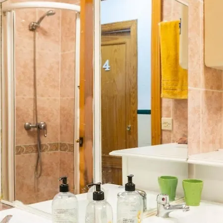 Habitaciones Privadas Con Cama Doble En Sevilla Exterior foto